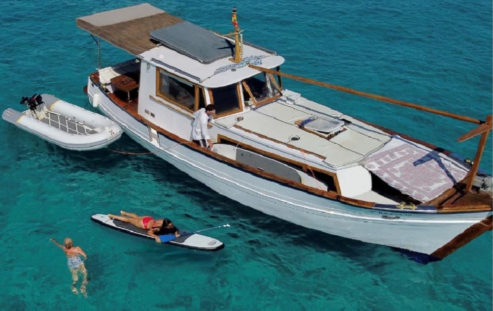 Navega por la costa de ensueño de Formentera: escapada de 8 horas al agua