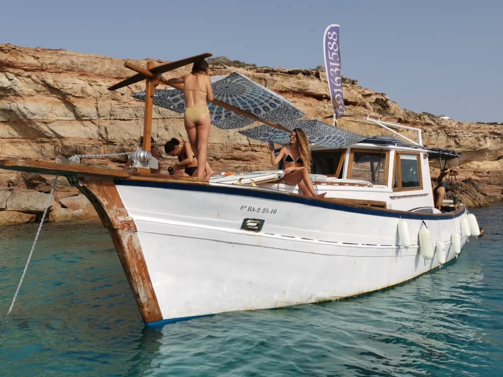 Navega por la costa de ensueño de Formentera: escapada de 8 horas al agua