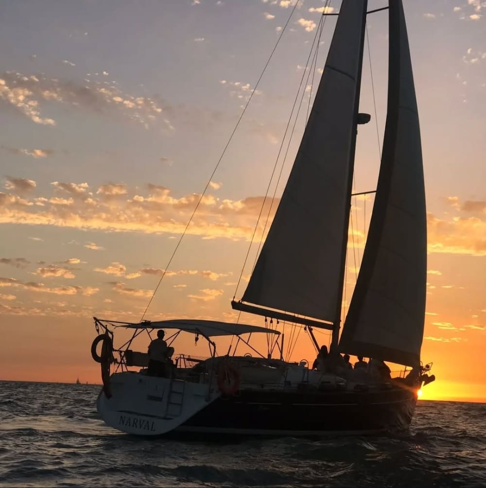 SUNSET SAILING TRIP