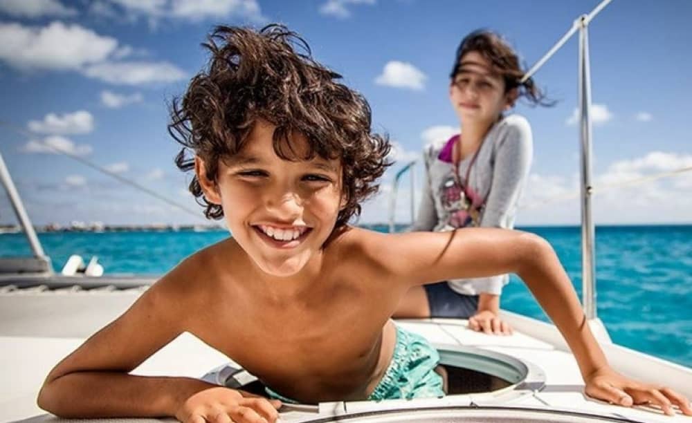 Profitez de chaque instant : une journée ensoleillée autour de Cancún en catamaran