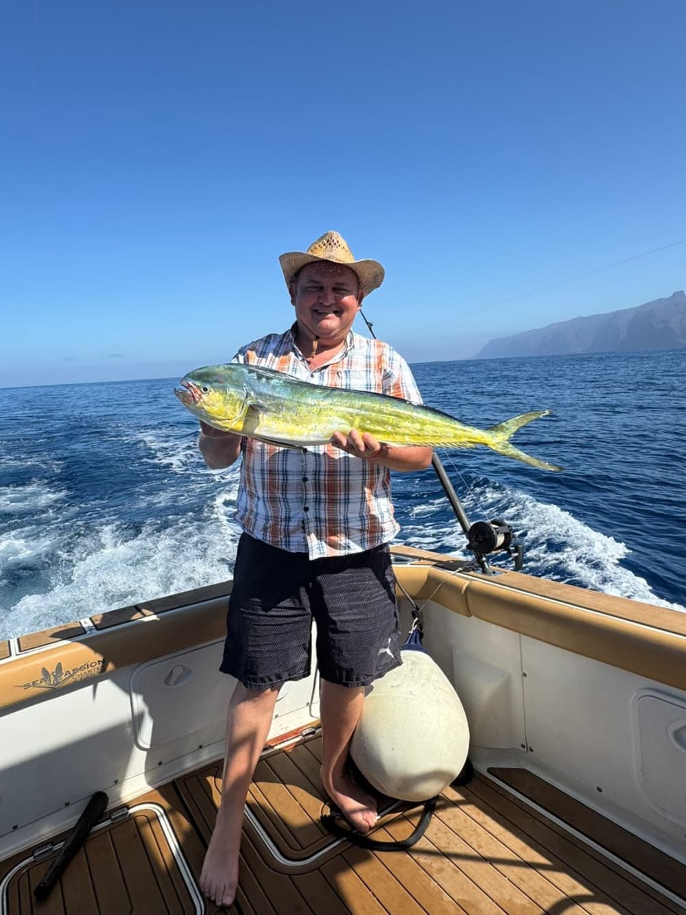 Profitez d'une excursion de 9 heures en bateau à moteur pour explorer Playa San Juan.