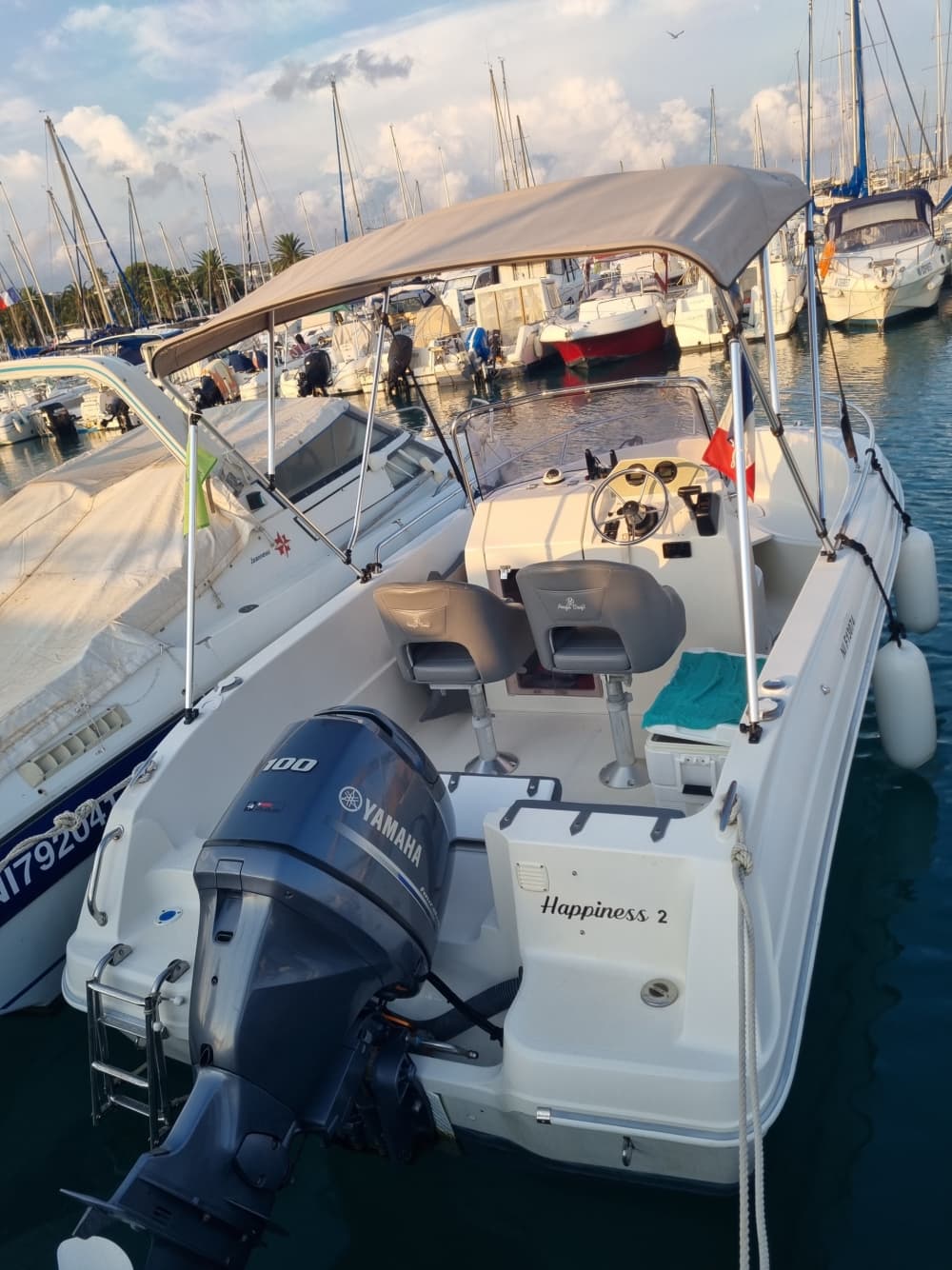 Fuga da Saint-Laurent-du-Var: 3 ore e 30 di relax su un motoscafo.