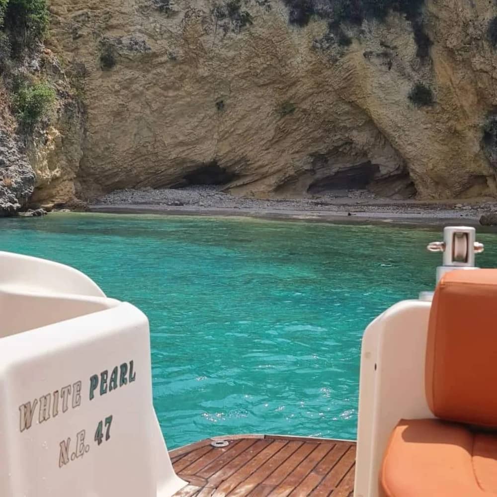 Heldagskryssning på norra Korfu – En premiumupplevelse för par, vänner och familjer