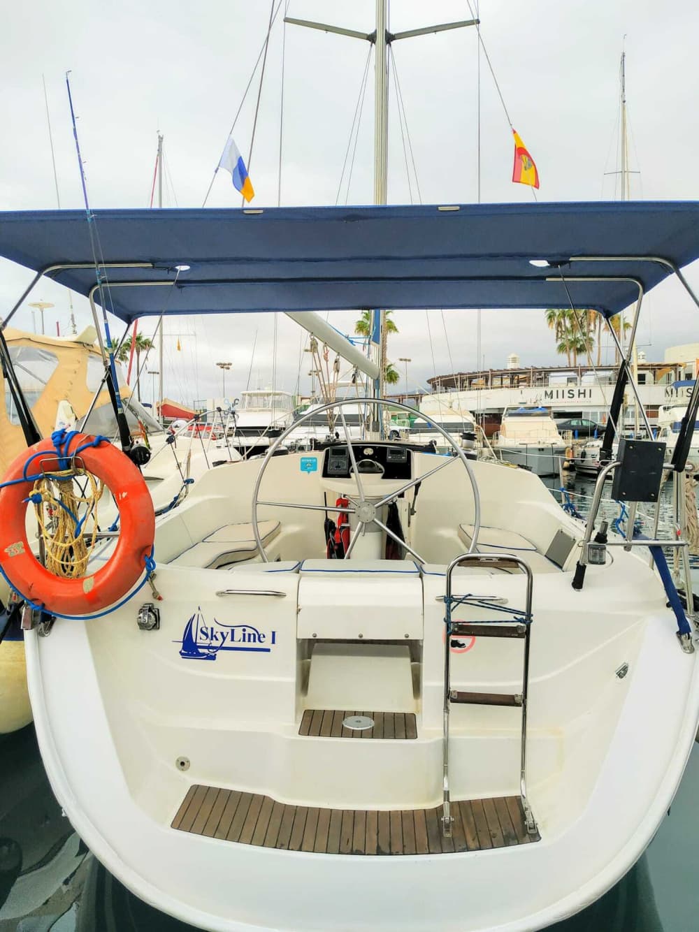 Profitez d'une journée complète de navigation à Costa Adeje en voilier.