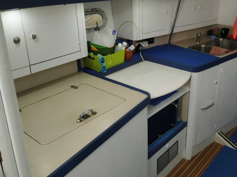 Profitez d'une journée complète de navigation à Costa Adeje en voilier.