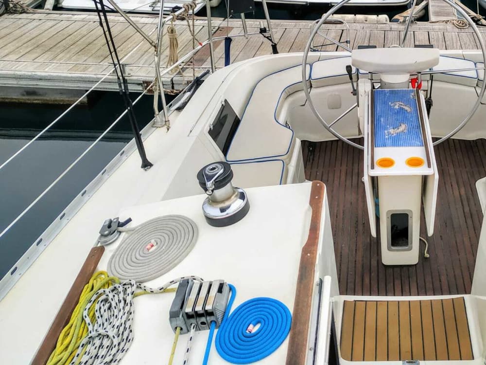 Profitez d'une journée complète de navigation à Costa Adeje en voilier.