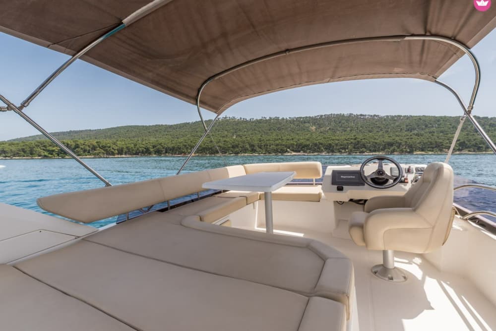 Hvar y las islas Pakleni: excursión en barco de día completo con todas las comodidades.