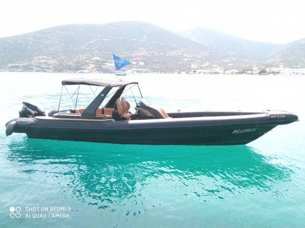 Private boat trip around Sifnos on a motorboat