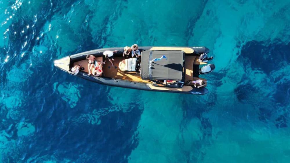 Private boat trip around Sifnos on a motorboat
