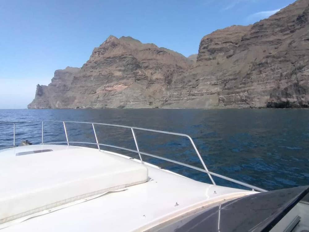 6h Coastal Cruise with Drinks & Lunch from Puerto de Mogán
