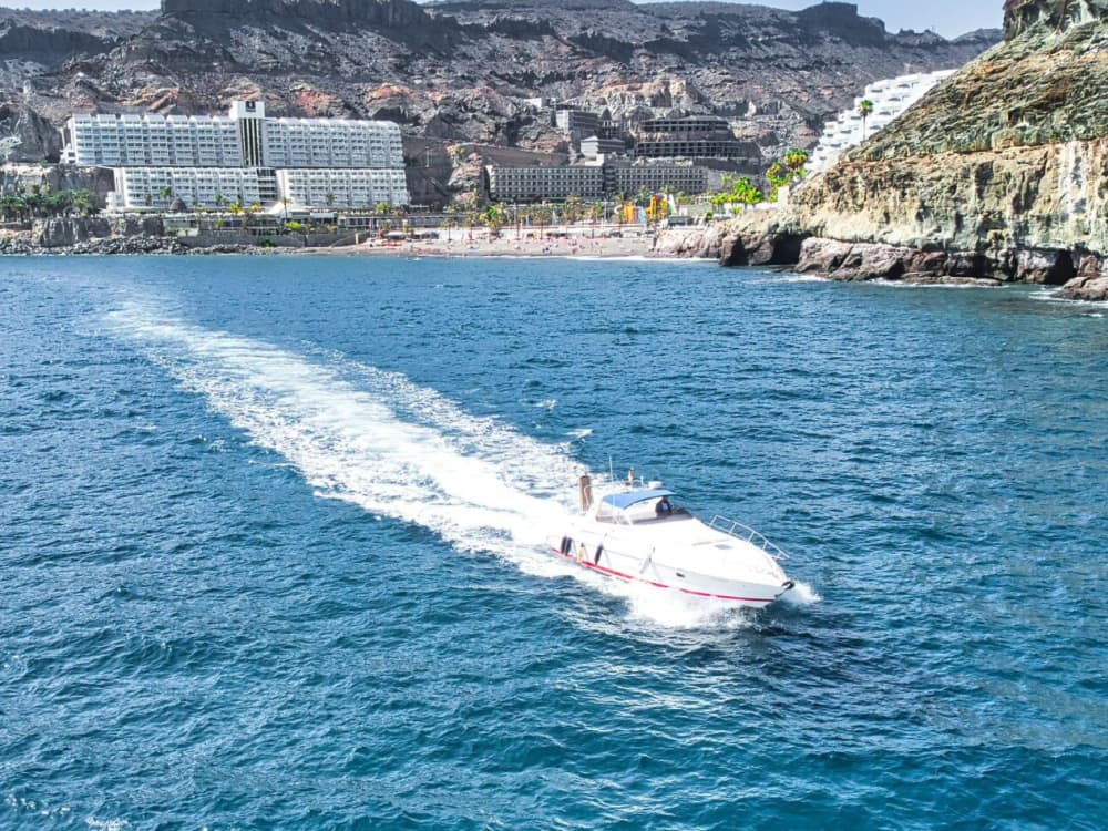 4-hour boat tour to Playa de Güi Güi from Puerto de Mogán