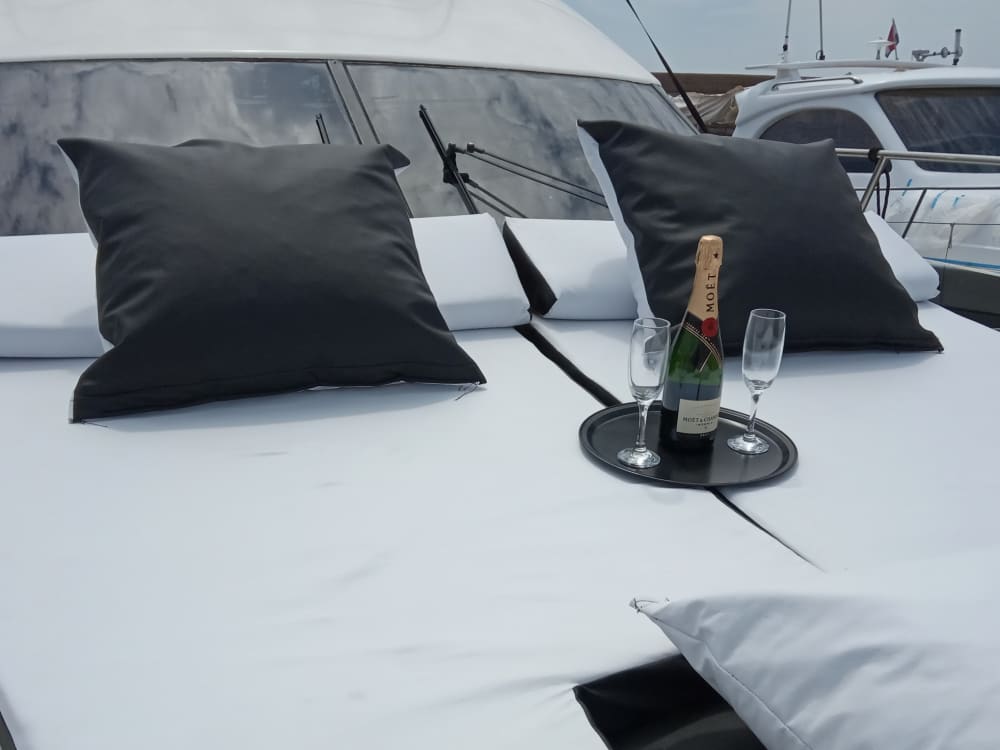 Enjoy the sun on a 7h boat trip in Moraira