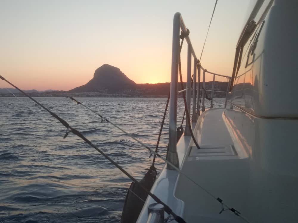 Enjoy the sun on a 7h boat trip in Moraira