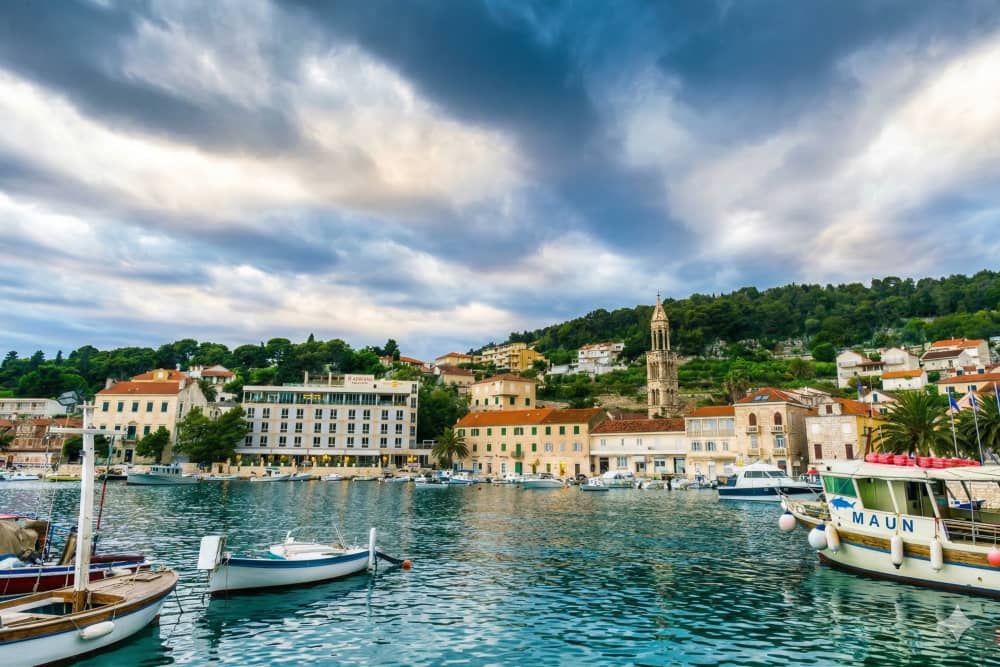 Půldenní výlet do města Hvar a Paklených ostrovů