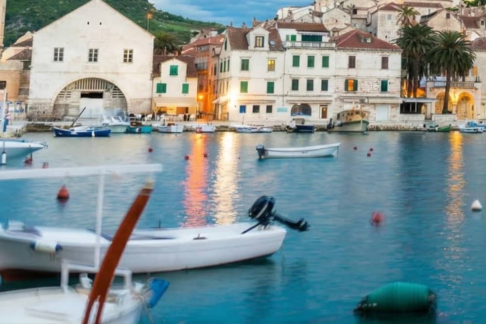Půldenní výlet do města Hvar a Paklených ostrovů