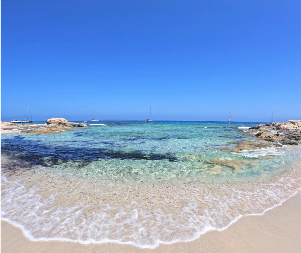 Paraíso balear: escapada de día completo a Formentera o Es Vedrà