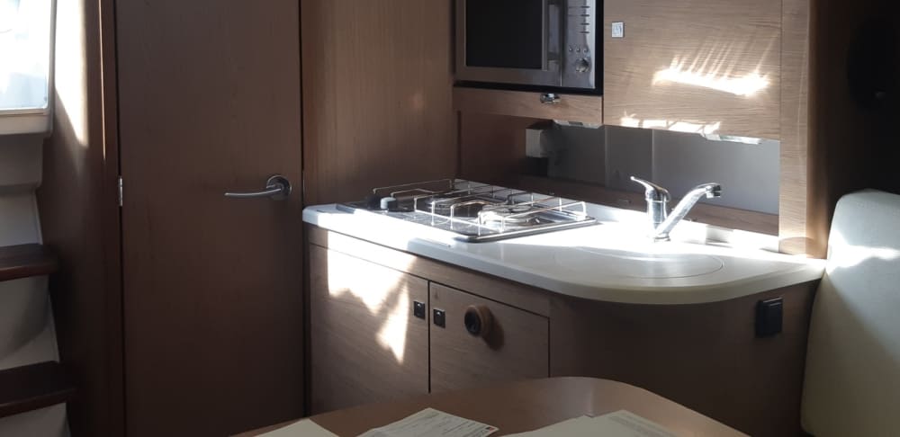 La tua barca a motore privata per una giornata nei dintorni di Saint-Laurent-du-Var