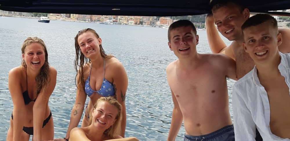 La tua barca a motore privata per una giornata nei dintorni di Saint-Laurent-du-Var