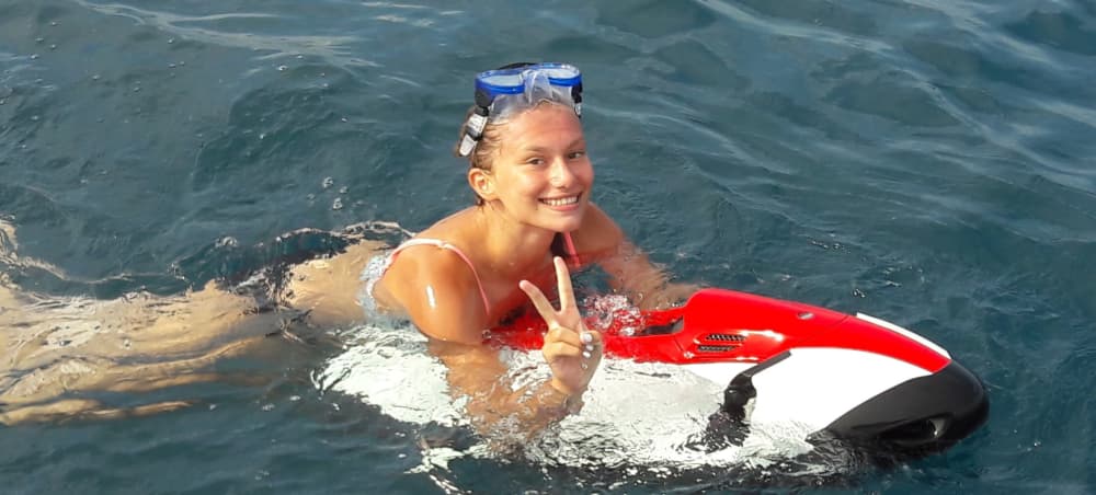 La tua barca a motore privata per una giornata nei dintorni di Saint-Laurent-du-Var