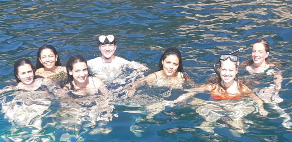 La tua barca a motore privata per una giornata nei dintorni di Saint-Laurent-du-Var