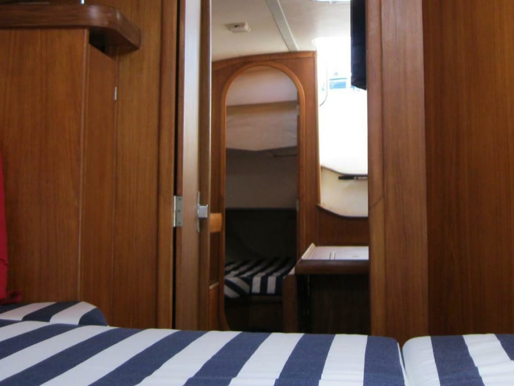 Discover Syvota on a sailboat for a full day