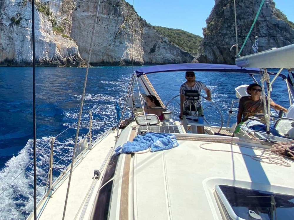 Discover Syvota on a sailboat for a full day