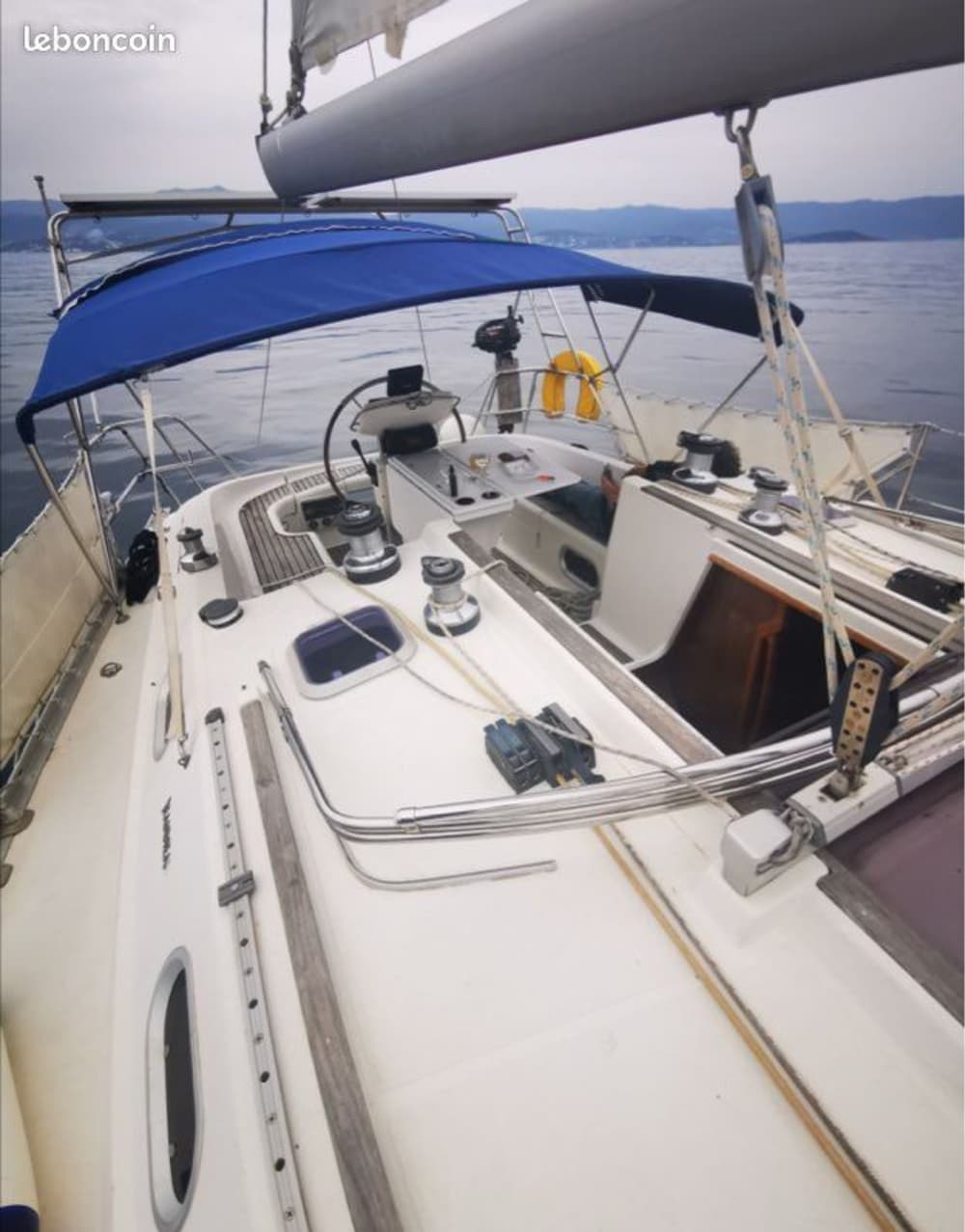 Descubre Ajaccio en una excursión de un día completo en velero.