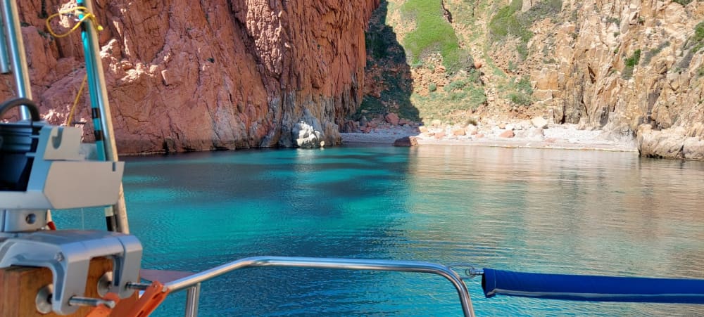 Descubre Ajaccio en una excursión de un día completo en velero.