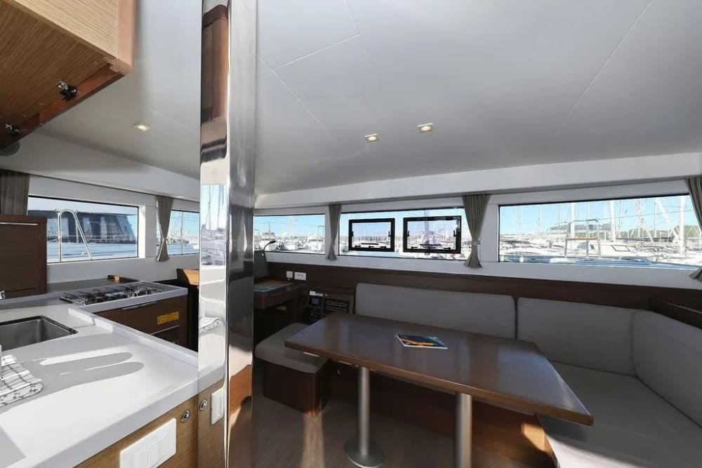 Однодневная парусная прогулка на катамаране в Лимассоле.