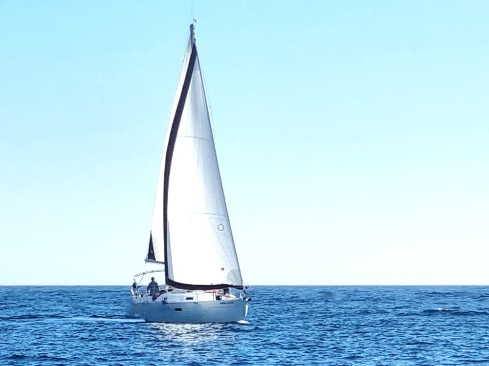 Enjoy a day at sea in Mallorca on a sailboat