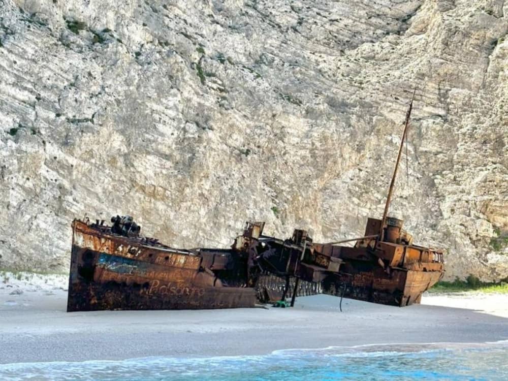 Private Northern Cruise to Shipwreck and Blue Caves with Remote Beach Stops