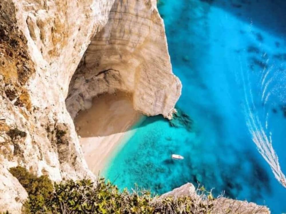 Full-Day Cruise to the North or South with Swim Stops and Scenic Views