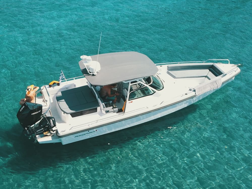 White, blue, and divine: A full day on a motorboat