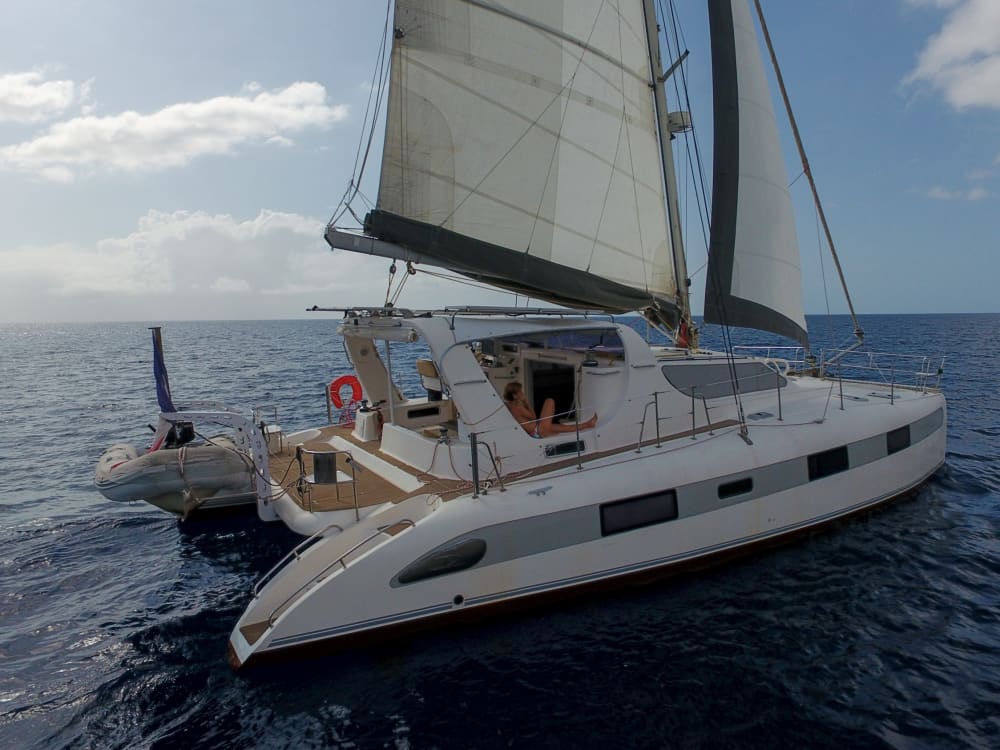 Mer, amour et soleil : une journée riche en émotions à bord d'un catamaran