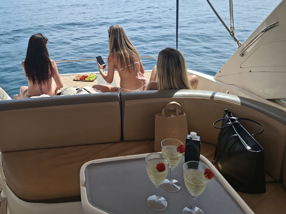 Tour of the Roman Bridge with drinks along the Marbella coast!