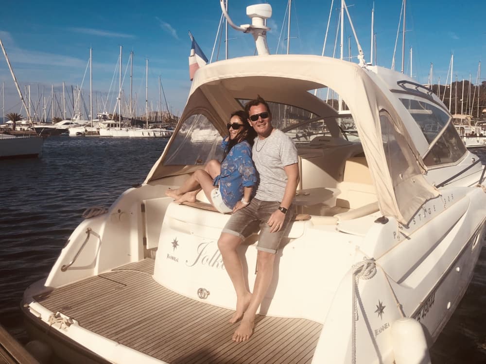 Discover the Hyères harbor by motorboat in a day