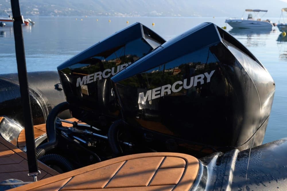 Seu barco a motor particular para um dia em Corfu