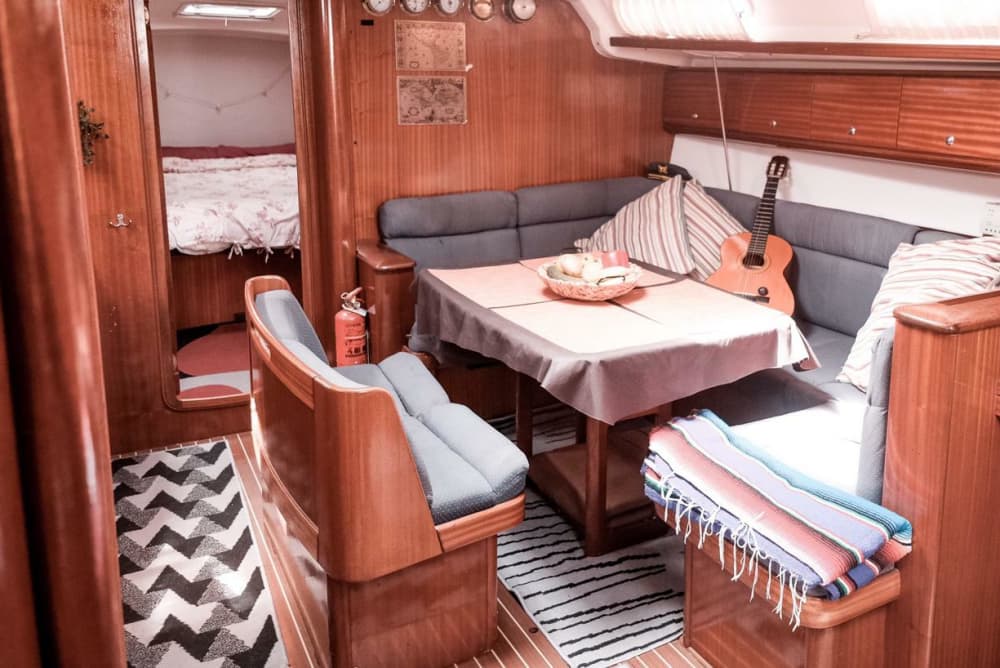 10 ώρες ήλιου και τιρκουάζ νερά γύρω από το Κοραλέχο