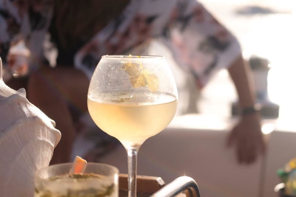 10 ώρες ήλιου και τιρκουάζ νερά γύρω από το Κοραλέχο