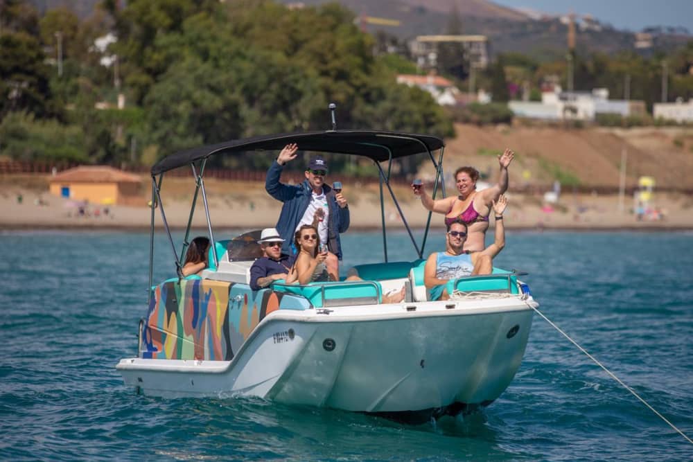 Aventure côtière de 4 heures – Nagez, sirotez et explorez le littoral de Marbella