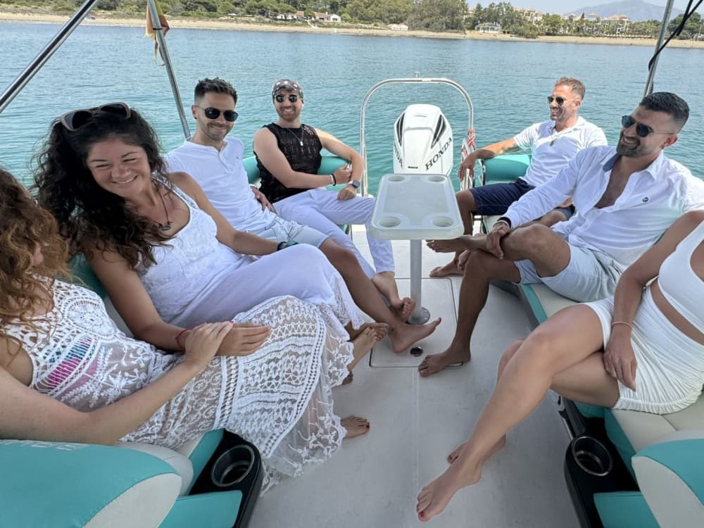 Aventure côtière de 4 heures – Nagez, sirotez et explorez le littoral de Marbella