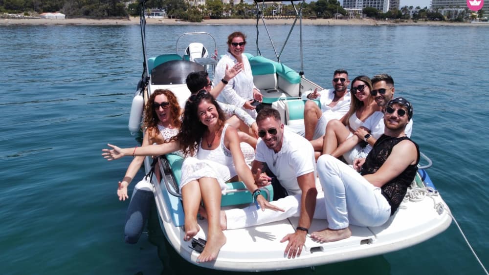 Aventure côtière de 4 heures – Nagez, sirotez et explorez le littoral de Marbella