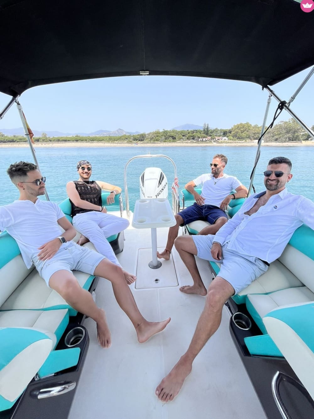 Aventure côtière de 4 heures – Nagez, sirotez et explorez le littoral de Marbella