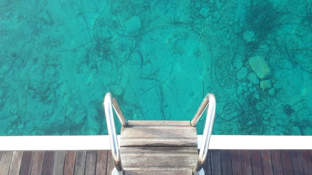 Naviga nel blu di Heraklion: la tua escursione privata in barca a vela di 9 ore.