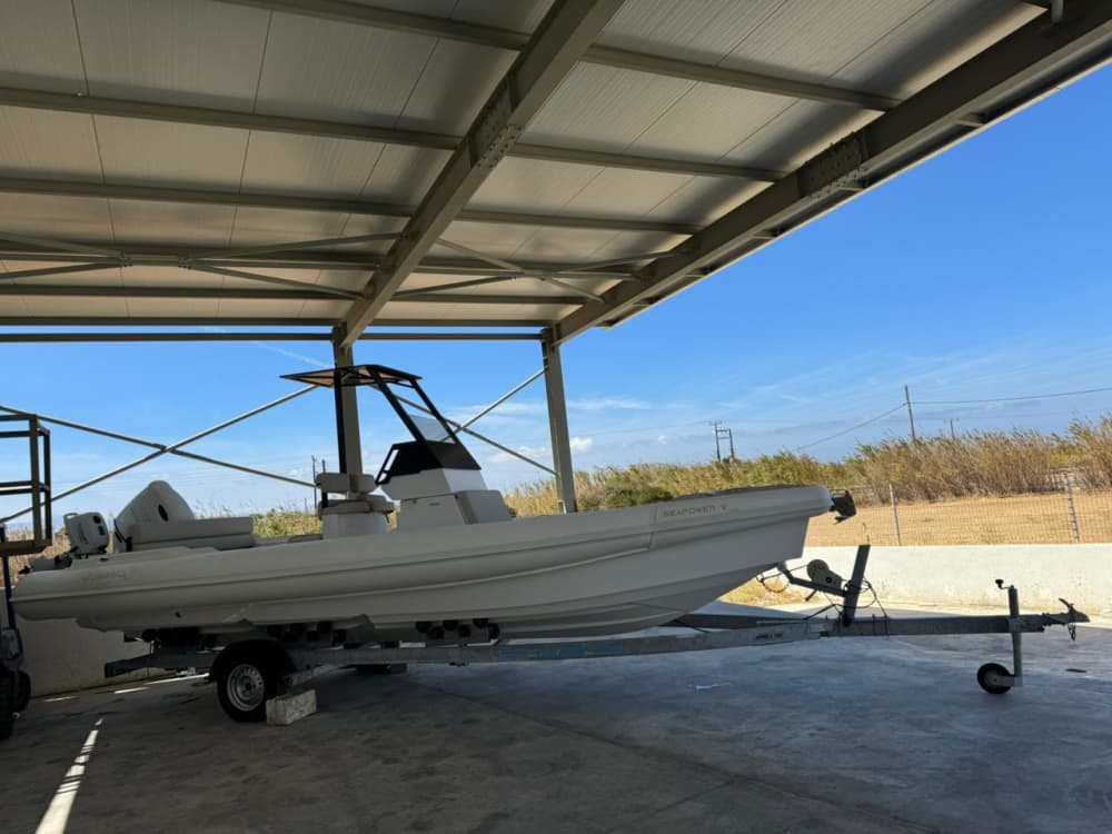 Din dag i Sifnos: Hyr en motorbåt för en heldags upptäcktsfärd