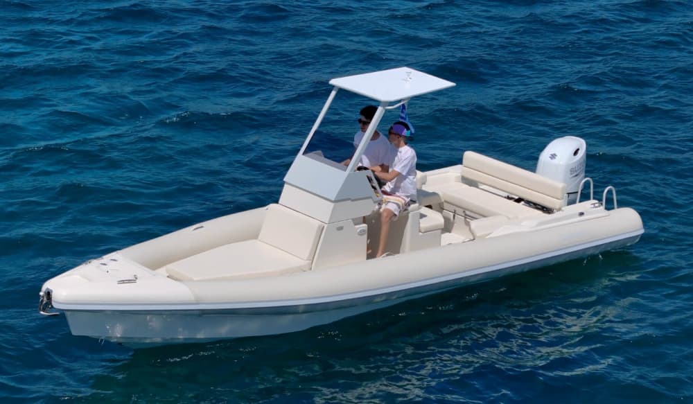 Din dag i Sifnos: Hyr en motorbåt för en heldags upptäcktsfärd