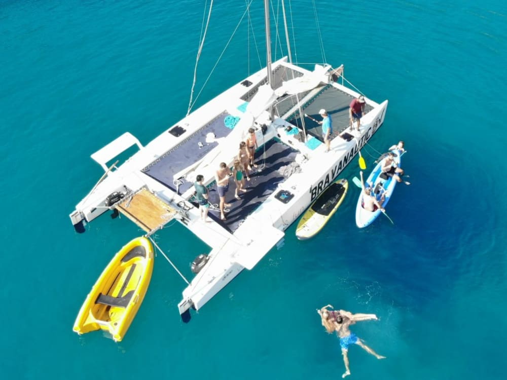 Εξερευνήστε το S'Agaró και απολαύστε μια ολόκληρη μέρα ιστιοπλοΐας με ένα καταμαράν