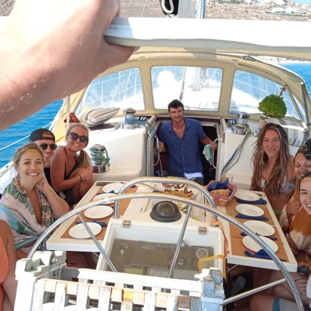 Discover Syros on a full-day sailing trip