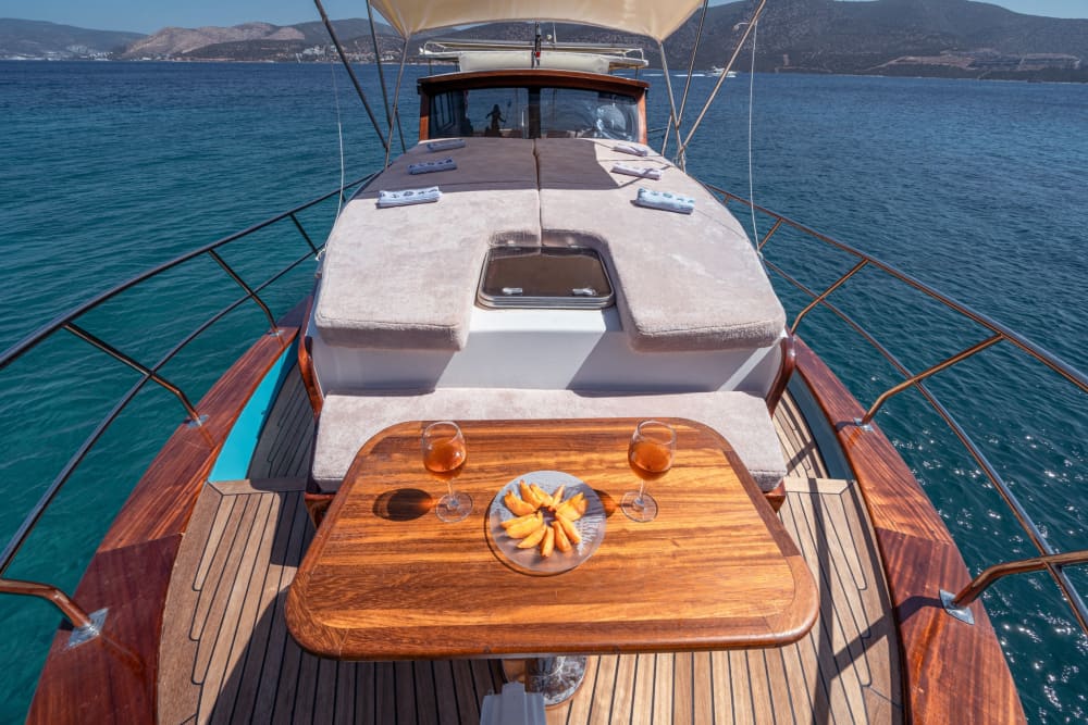 Αυθεντική απόδραση με γκουλέ: Τουρκικές γεύσεις και μυστικοί όρμοι σε μια μέρα