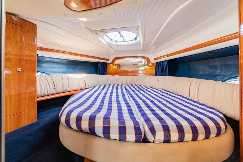 Jouw dag in Fornells, Menorca: Huur een motorboot voor een dag vol ontdekkingen.